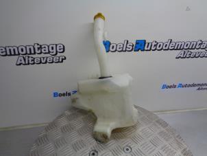 Gebruikte Ruitensproeiertank voor Opel Corsa D 1.2 16V Prijs € 20,00 Margeregeling aangeboden door Boels Autodemontage