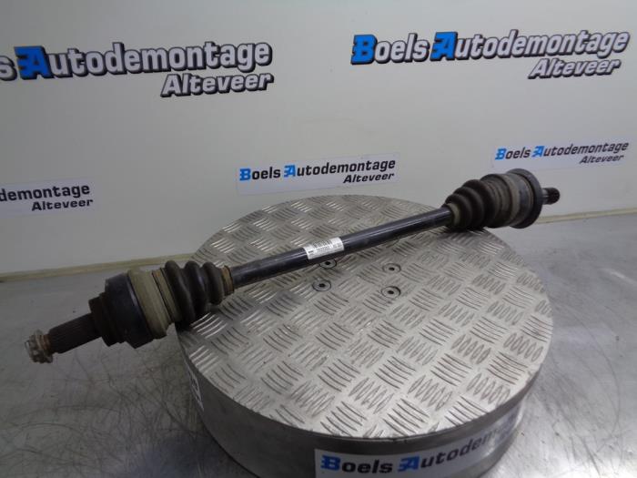Gebruikte Aandrijfas rechts-achter BMW 1 serie (F20) 118i 1.5 TwinPower 12V Prijs € 50,00 Margeregeling aangeboden door Boels Autodemontage