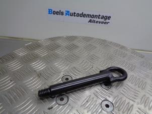 Gebruikte Sleepoog voor Toyota Yaris IV (P21/PA1/PH1) 1.5 12V Hybrid Prijs € 10,00 Margeregeling aangeboden door Boels Autodemontage