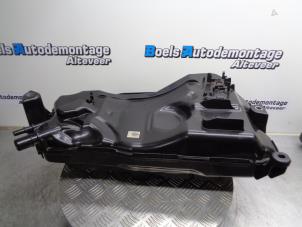 Gebruikte Tank adblue Volkswagen Golf VIII (CD1) 2.0 TDI BlueMotion 16V Prijs € 200,00 Margeregeling aangeboden door Boels Autodemontage