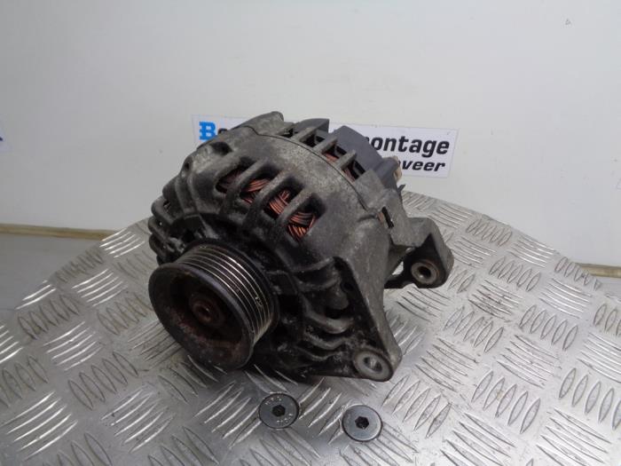 Gebruikte Dynamo Volkswagen Passat Variant 4Motion (3B6) 2.8 V6 30V Prijs € 35,00 Margeregeling aangeboden door Boels Autodemontage