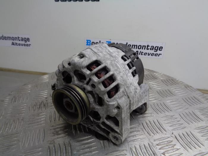 Gebruikte Dynamo Renault Twingo (C06) 1.2 16V Quickshift Prijs € 35,00 Margeregeling aangeboden door Boels Autodemontage