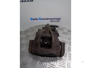 Gebruikte Remklauw (Tang) links-voor BMW Mini One/Cooper (R50) 1.6 16V One Prijs € 35,00 Margeregeling aangeboden door Boels Autodemontage
