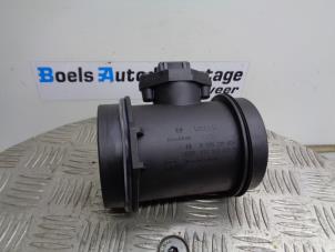 Gebruikte Luchtmassameter Audi A8 (D2) 3.7 V8 32V Quattro Prijs € 25,00 Margeregeling aangeboden door Boels Autodemontage