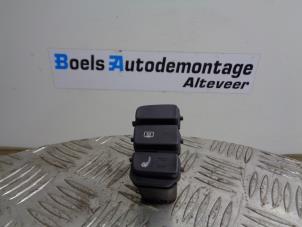Gebruikte Schakelaar Stoelverwarming Seat Mii 1.0 12V Prijs op aanvraag aangeboden door Boels Autodemontage