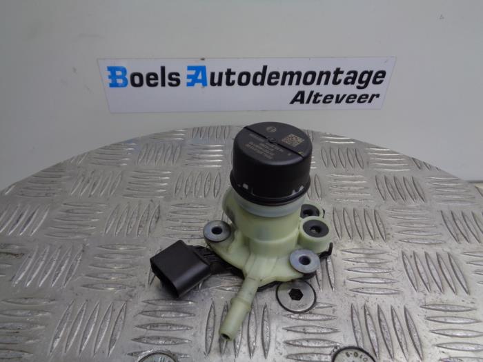 Gebruikte Adblue pomp Volkswagen Passat Variant (3G5) 2.0 TDI BiTurbo 16V 4Motion Prijs € 85,00 Margeregeling aangeboden door Boels Autodemontage