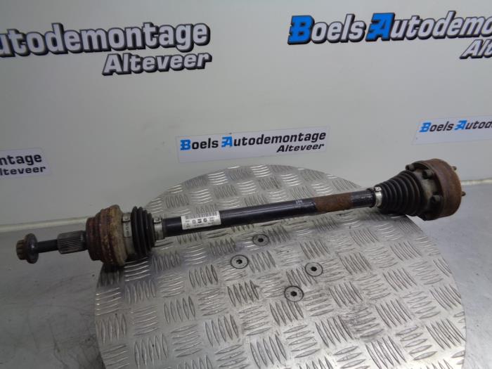 Gebruikte Aandrijfas links-achter Volkswagen Passat Variant (3G5) 2.0 TDI BiTurbo 16V 4Motion Prijs € 60,00 Margeregeling aangeboden door Boels Autodemontage