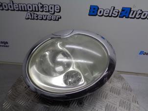 Gebruikte Linker Koplamp BMW Mini One/Cooper (R50) 1.6 16V Cooper Prijs € 120,00 Margeregeling aangeboden door Boels Autodemontage