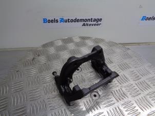 Gebruikte Remzadel rechts-achter BMW 5 serie (F10) 518d 16V Prijs € 25,00 Margeregeling aangeboden door Boels Autodemontage