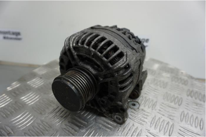 Gebruikte Dynamo Volkswagen Polo IV (9N1/2/3) 1.4 TDI 80 Prijs € 35,00 Margeregeling aangeboden door Boels Autodemontage