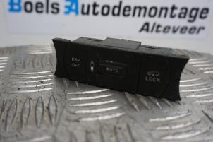 Gebruikte Schakelaar ESP Volkswagen Touareg (7LA/7L6) 5.0 TDI V10 Prijs € 15,00 Margeregeling aangeboden door Boels Autodemontage