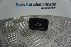 Gebruikte Schakelaar achterklep Volvo V70 (BW) 1.6 DRIVe 16V Prijs op aanvraag aangeboden door Boels Autodemontage