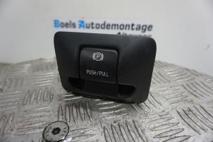Gebruikte Schakelaar handrem Volvo V70 (BW) 1.6 DRIVe 16V Prijs € 25,00 Margeregeling aangeboden door Boels Autodemontage