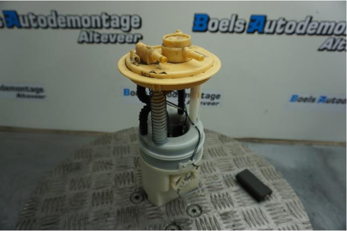 Gebruikte Brandstofpomp Elektrisch Mitsubishi Colt (Z2/Z3) 1.1 12V Prijs € 35,00 Margeregeling aangeboden door Boels Autodemontage