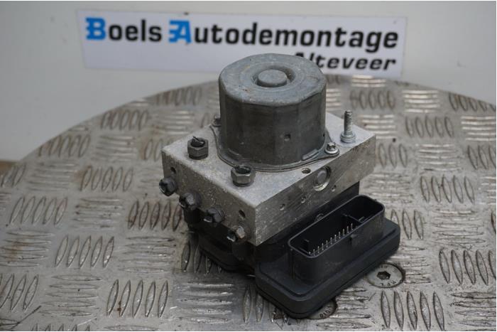 Gebruikte ABS Pomp Ford Transit 2.2 TDCi 16V Prijs € 125,00 Margeregeling aangeboden door Boels Autodemontage