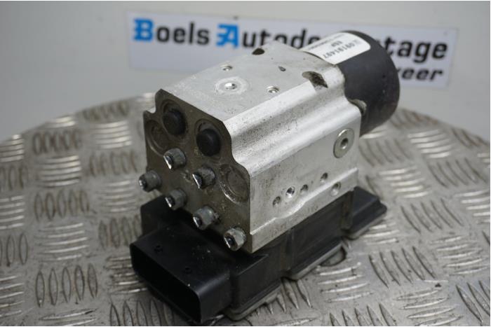 Gebruikte ABS Pomp Opel Signum (F48) 2.2 DGI 16V Prijs € 75,00 Margeregeling aangeboden door Boels Autodemontage