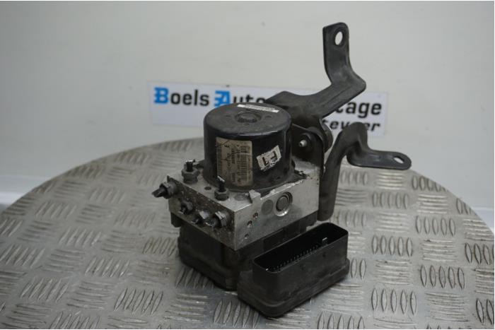 Gebruikte ABS Pomp Ford Fiesta 6 (JA8) 1.4 TDCi Van Prijs € 75,00 Margeregeling aangeboden door Boels Autodemontage