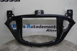 Gebruikte Radio omlijsting Opel Adam 1.0 Ecotec 12V SIDI Turbo Prijs € 35,00 Margeregeling aangeboden door Boels Autodemontage
