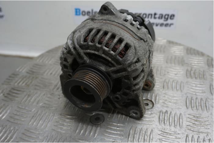 Gebruikte Dynamo Renault Laguna III (BT) 1.6 16V Prijs € 50,00 Margeregeling aangeboden door Boels Autodemontage