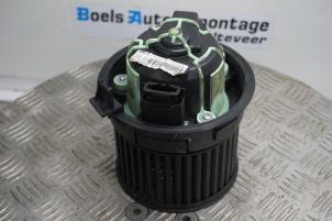 Gebruikte Chaufage Ventilatiemotor Citroen C4 Berline (NC) 1.2 12V PureTech 130 Prijs € 40,00 Margeregeling aangeboden door Boels Autodemontage