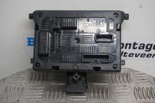 Gebruikte Module Bodycontrol Renault Clio III (BR/CR) 1.2 16V 75 Prijs € 50,00 Margeregeling aangeboden door Boels Autodemontage