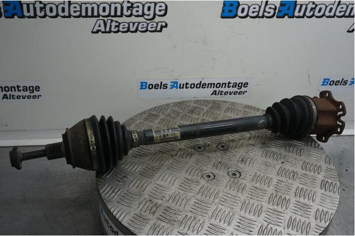 Gebruikte Aandrijfas links-voor Audi A6 (C6) 2.7 TDI V6 24V Quattro Prijs € 100,00 Margeregeling aangeboden door Boels Autodemontage