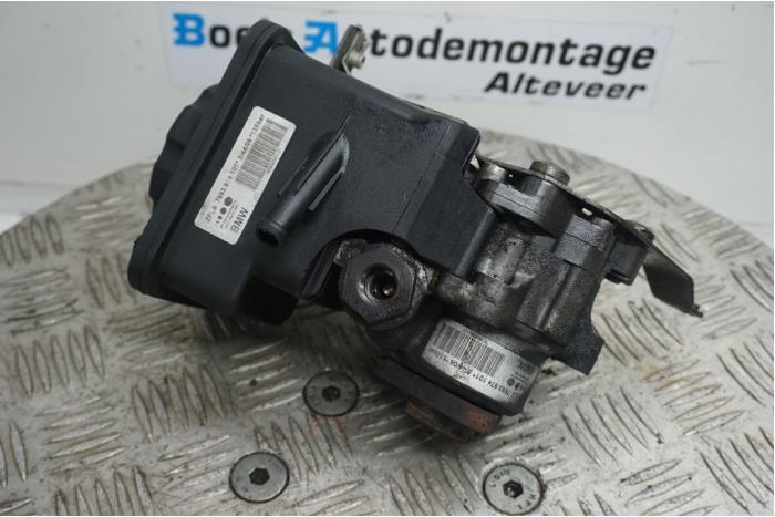 Gebruikte Servopomp BMW 5 serie (E60) 520d 16V Corporate Lease Prijs € 50,00 Margeregeling aangeboden door Boels Autodemontage