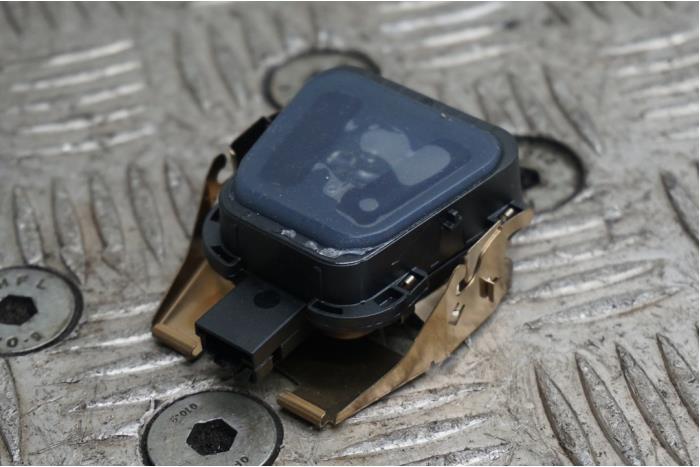 Gebruikte Sensor regen Landrover Range Rover Evoque (LVJ/LVS) 2.2 SD4 16V Prijs € 75,00 Margeregeling aangeboden door Boels Autodemontage