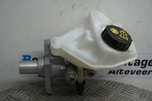 Gebruikte Hoofdremcilinder Landrover Range Rover Evoque (LVJ/LVS) 2.2 SD4 16V Prijs € 60,00 Margeregeling aangeboden door Boels Autodemontage