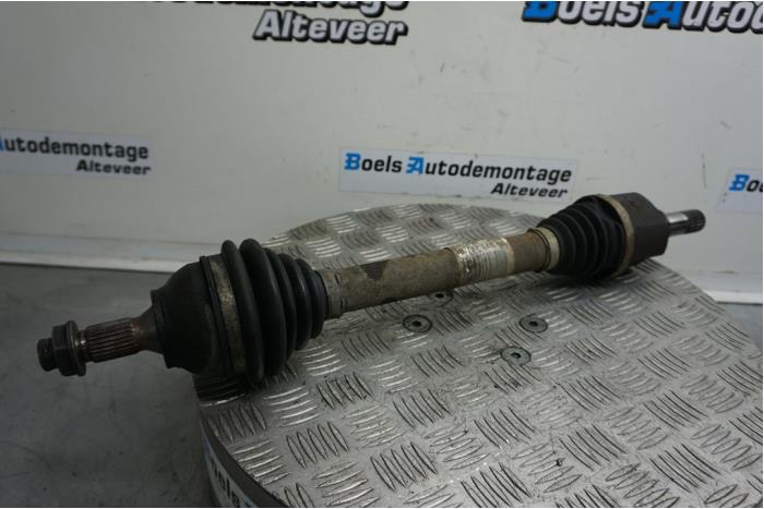 Gebruikte Steekas links-voor Peugeot Partner Tepee (7A/B/C/D/E/F/G/J/P/S) 1.6 VTI 120 16V Phase 1 Prijs € 40,00 Margeregeling aangeboden door Boels Autodemontage