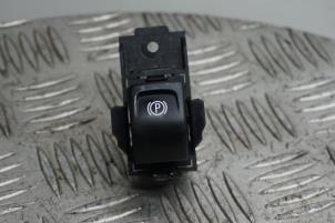 Gebruikte Schakelaar handrem Opel Insignia 1.6 SIDI Eco Turbo 16V Prijs € 15,00 Margeregeling aangeboden door Boels Autodemontage