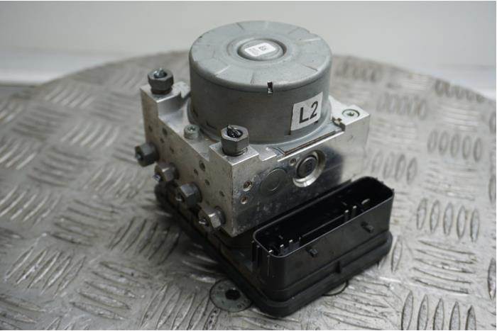 ABS Pomp van een Ford Fiesta 7 1.1 Ti-VCT 12V 70 2018