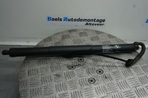 Gebruikte Amortisseur rechts-achter BMW X5 (F15) xDrive 40d 3.0 24V Prijs € 80,00 Margeregeling aangeboden door Boels Autodemontage