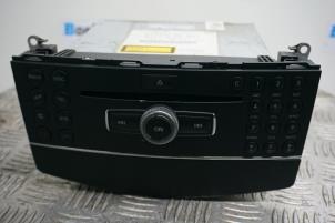 Gebruikte Radio CD Speler Mercedes C (W204) 2.2 C-220 CDI 16V Prijs € 100,00 Margeregeling aangeboden door Boels Autodemontage
