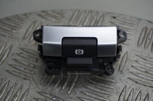 Gebruikte Schakelaar handrem Landrover Discovery Sport (LC) 2.0 TD4 150 16V Prijs € 65,00 Margeregeling aangeboden door Boels Autodemontage