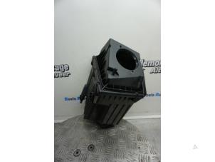 Gebruikte Luchtfilterhuis Landrover Discovery Sport (LC) 2.0 TD4 150 16V Prijs € 70,00 Margeregeling aangeboden door Boels Autodemontage