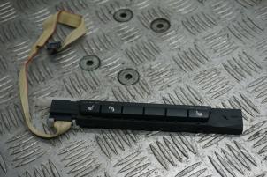 Gebruikte Stoelverwarmings Schakelaar BMW 3 serie (E90) 320d 16V Prijs € 25,00 Margeregeling aangeboden door Boels Autodemontage