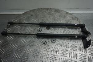 Gebruikte Set Gasdempers Achterklep Suzuki Swift (ZA/ZC/ZD1/2/3/9) 1.3 VVT 16V Prijs € 20,00 Margeregeling aangeboden door Boels Autodemontage