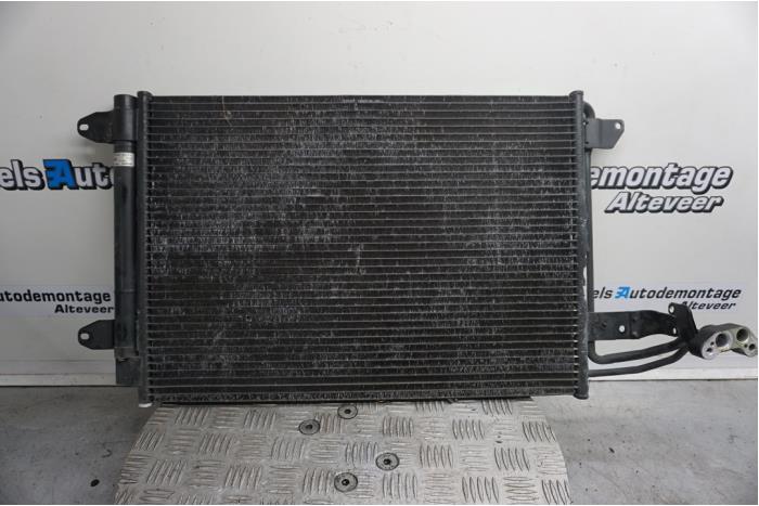 Airco Condensor van een Volkswagen Eos (1F7/F8) 2.0 TFSI 16V 2008
