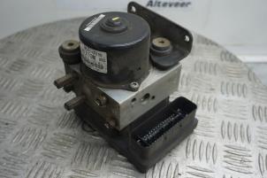 Gebruikte ABS Pomp Ssang Yong Rexton 2.7 Xdi RX/RJ 270 16V Prijs € 100,00 Margeregeling aangeboden door Boels Autodemontage