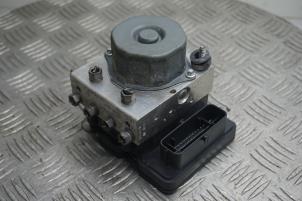 Gebruikte ABS Pomp Renault Clio IV (5R) 0.9 Energy TCE 90 12V Prijs € 100,00 Margeregeling aangeboden door Boels Autodemontage