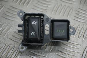 Gebruikte Cruise Control Bediening Renault Clio IV (5R) 0.9 Energy TCE 90 12V Prijs € 30,00 Margeregeling aangeboden door Boels Autodemontage