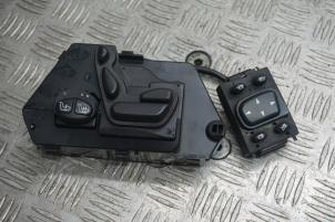 Gebruikte Schakelaar Stoelverstelling Mercedes S (W220) 3.2 S-320 CDI 24V Prijs € 55,00 Margeregeling aangeboden door Boels Autodemontage