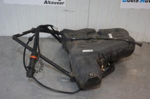 Gebruikte Adblue tank Landrover Discovery Sport (LC) 2.0 TD4 150 16V Prijs € 325,00 Margeregeling aangeboden door Boels Autodemontage