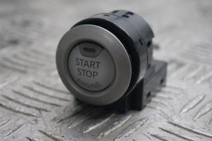 Gebruikte Start/Stop schakelaar Nissan Note (E12) 1.2 68 Prijs € 30,00 Margeregeling aangeboden door Boels Autodemontage