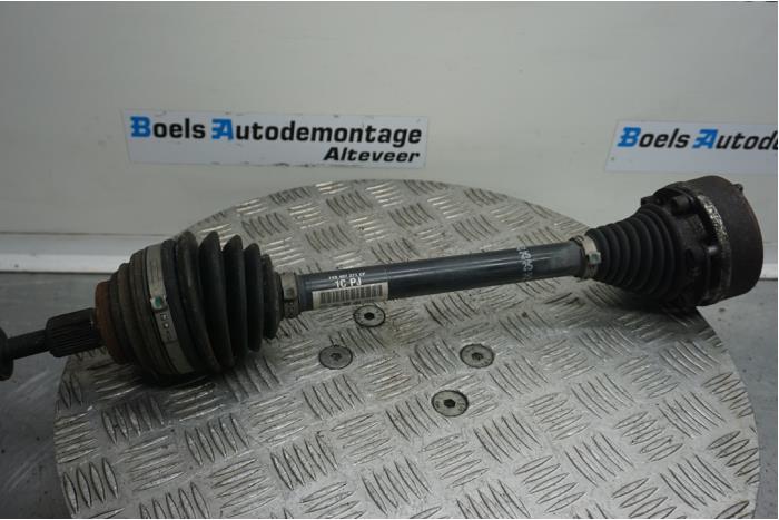 Gebruikte Steekas links-voor Volkswagen Golf VI (5K1) 1.6 TDI 16V Prijs € 40,00 Margeregeling aangeboden door Boels Autodemontage