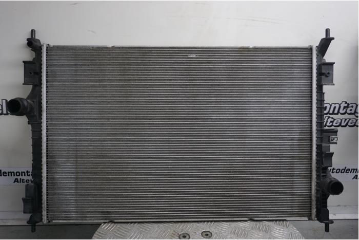 Gebruikte Radiateur Peugeot 3008 II (M4/MC/MJ/MR) 1.2 12V e-THP PureTech 130 Prijs € 135,00 Margeregeling aangeboden door Boels Autodemontage