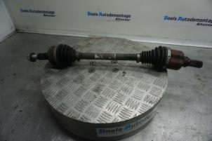 Gebruikte Cardanas links-voor (VWA) Peugeot 3008 II (M4/MC/MJ/MR) 1.2 12V e-THP PureTech 130 Prijs € 100,00 Margeregeling aangeboden door Boels Autodemontage