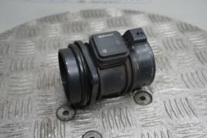 Gebruikte Luchtmassameter Renault Trafic New (FL) 2.0 dCi 16V 115 Prijs € 30,00 Margeregeling aangeboden door Boels Autodemontage