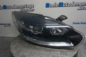 Gebruikte Koplamp rechts Renault Megane III Grandtour (KZ) 1.2 16V TCE 130 Prijs € 250,00 Margeregeling aangeboden door Boels Autodemontage